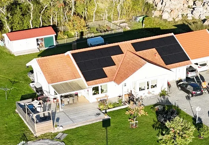 Villa i Uppsala – 30 solpaneler och batterilager, 10 500 Wp installerad effekt