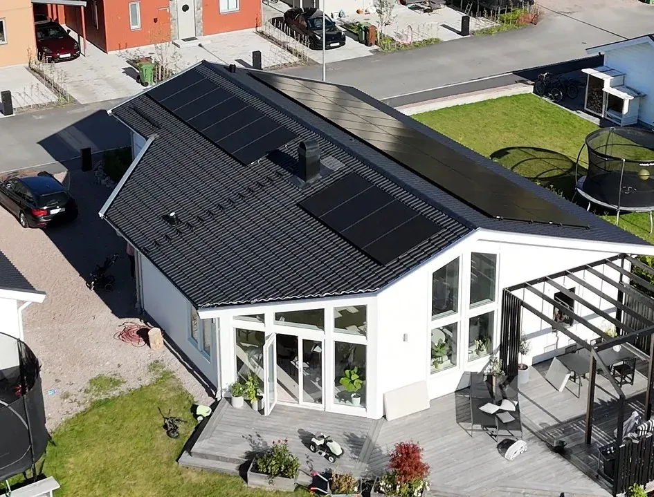 Villa i Uppsala – 37 solpaneler, 16 650 Wp installerad effekt